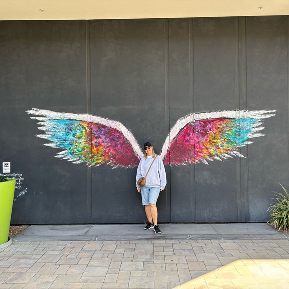 Meet your Posher, Nicole - Picture 3 of 5